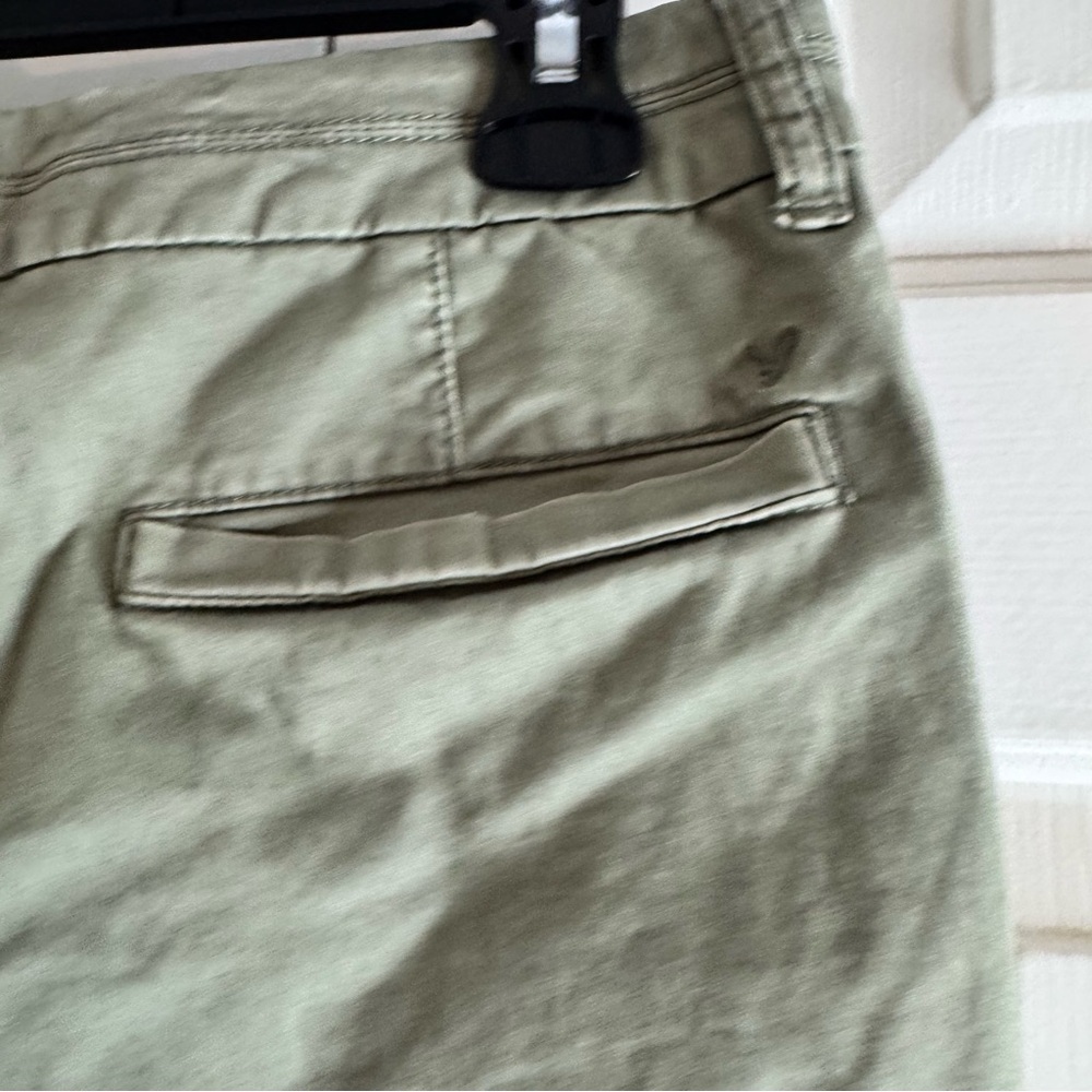 American Eagle Women's Midi Shorts Size 4 Olive Green Khaki Stretch Casual - Picture 8 of 9